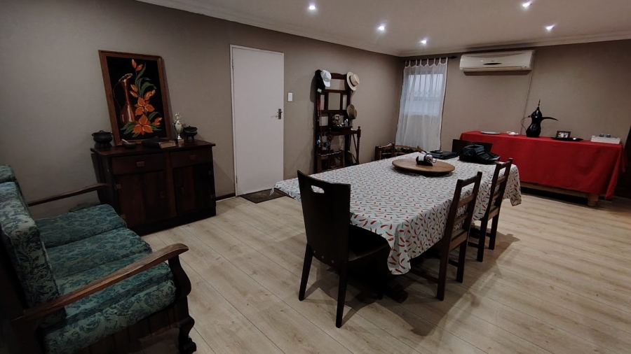 4 Bedroom Property for Sale in Rooihuiskraal North Gauteng
