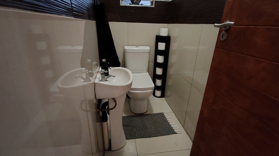 4 Bedroom Property for Sale in Rooihuiskraal North Gauteng
