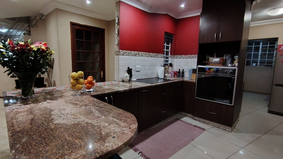 4 Bedroom Property for Sale in Rooihuiskraal North Gauteng