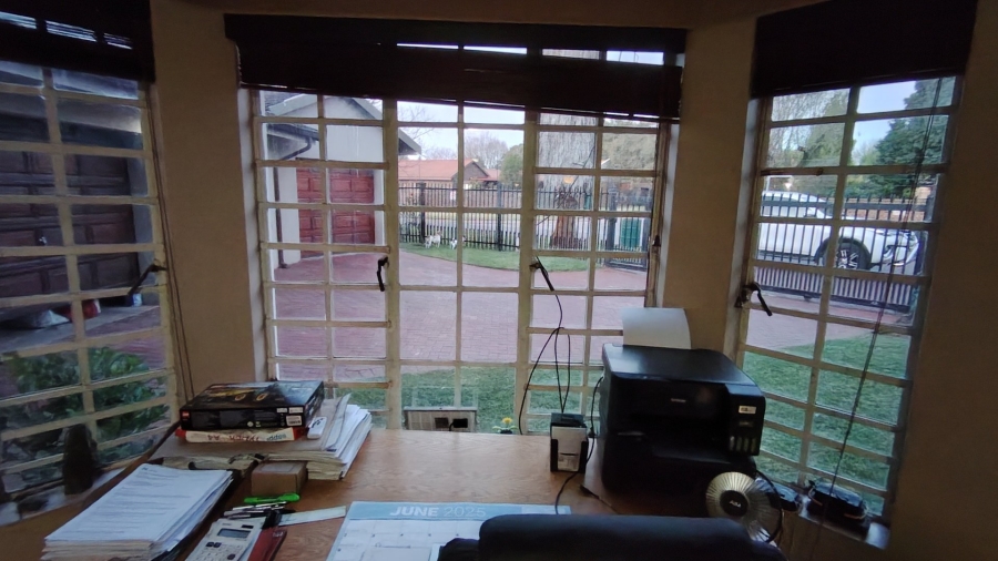 4 Bedroom Property for Sale in Rooihuiskraal North Gauteng