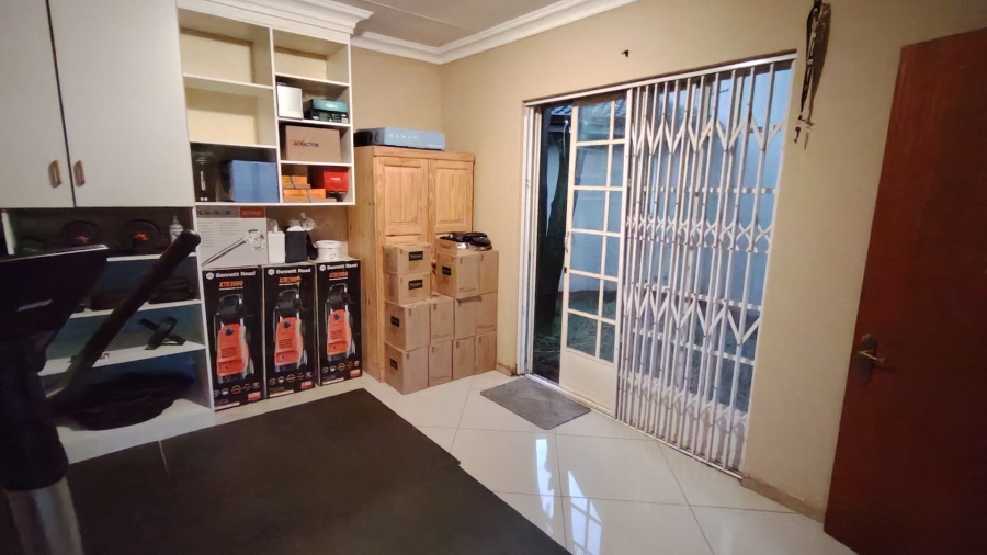 4 Bedroom Property for Sale in Rooihuiskraal North Gauteng