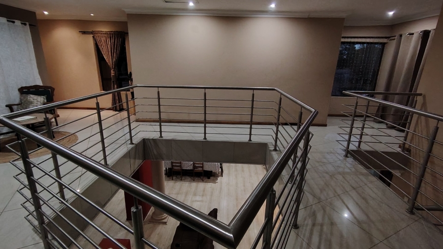4 Bedroom Property for Sale in Rooihuiskraal North Gauteng