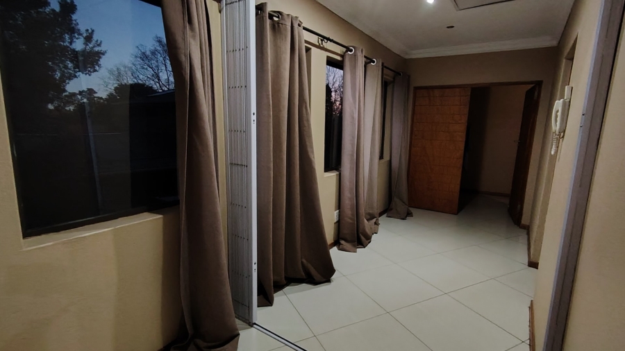 4 Bedroom Property for Sale in Rooihuiskraal North Gauteng