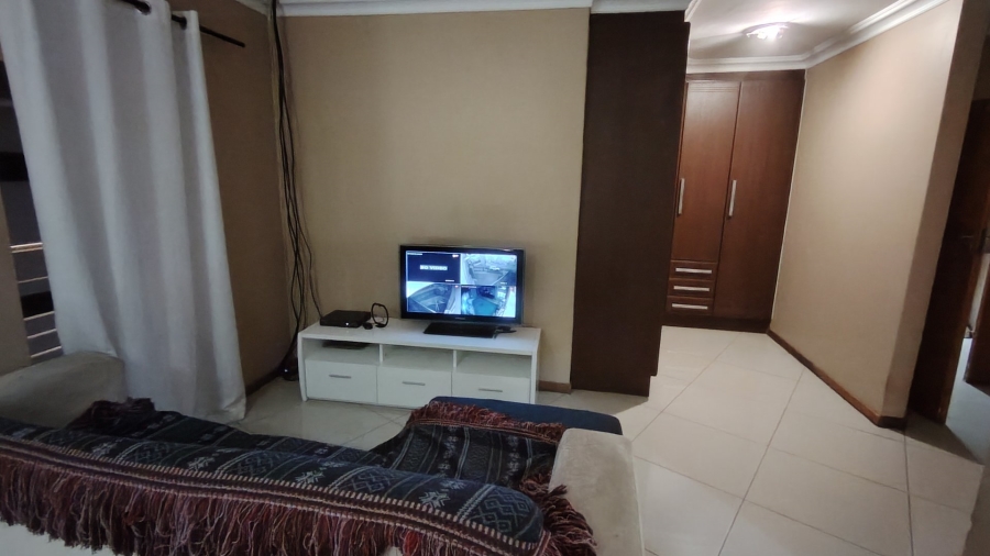 4 Bedroom Property for Sale in Rooihuiskraal North Gauteng
