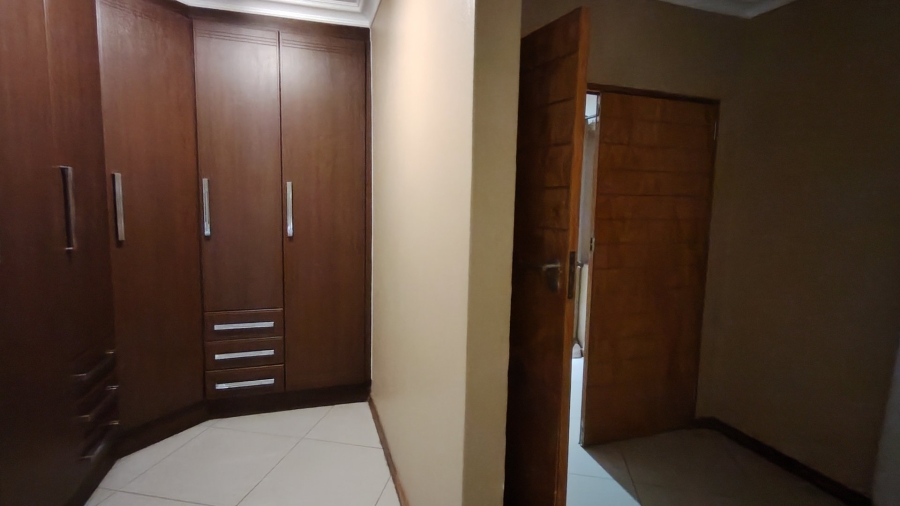 4 Bedroom Property for Sale in Rooihuiskraal North Gauteng