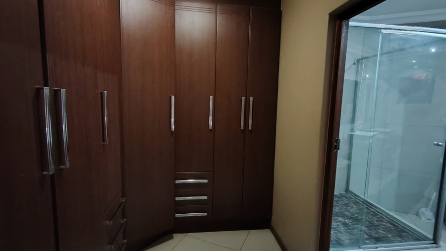 4 Bedroom Property for Sale in Rooihuiskraal North Gauteng