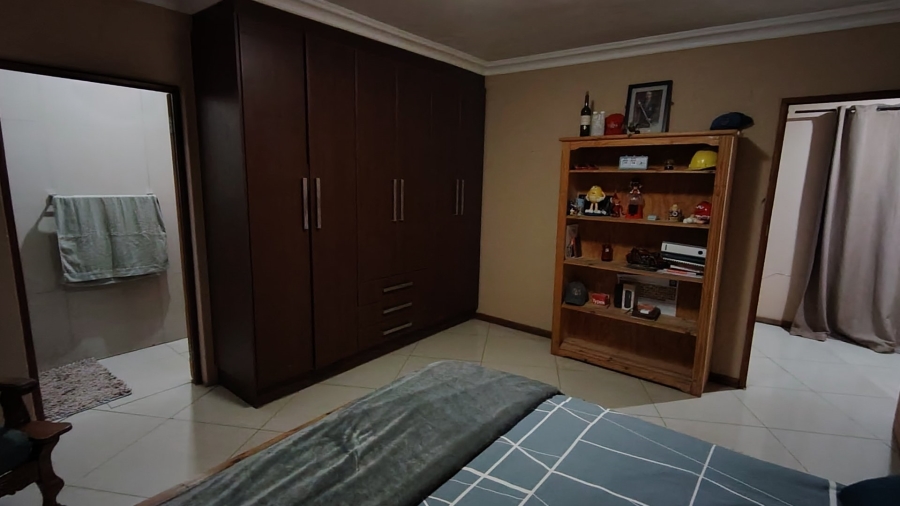 4 Bedroom Property for Sale in Rooihuiskraal North Gauteng