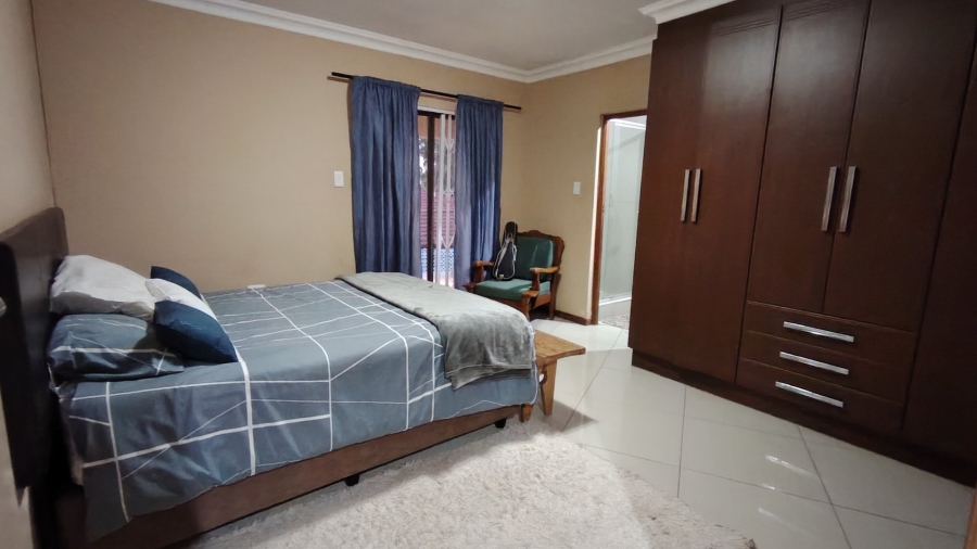 4 Bedroom Property for Sale in Rooihuiskraal North Gauteng