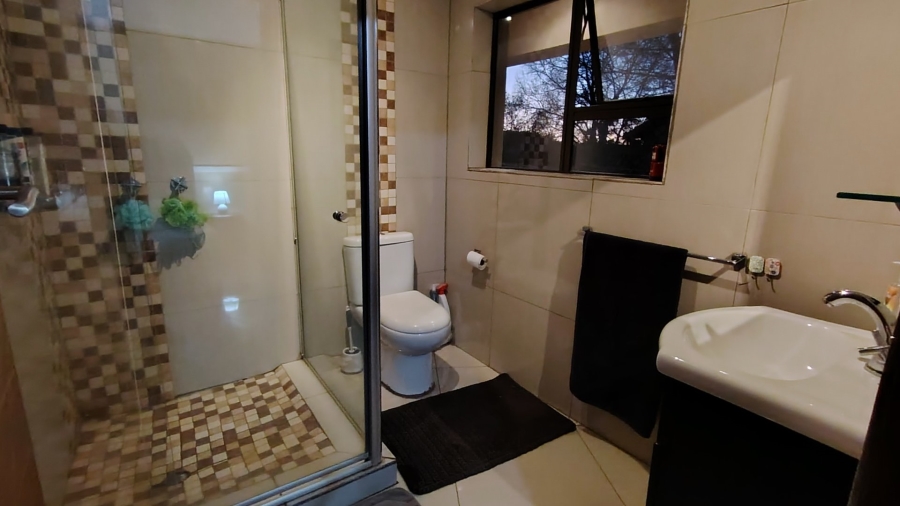 4 Bedroom Property for Sale in Rooihuiskraal North Gauteng