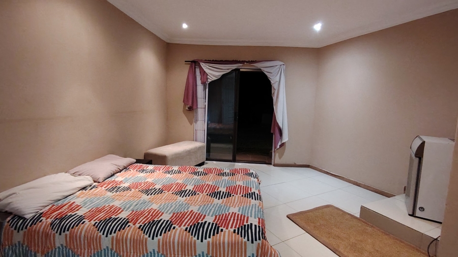 4 Bedroom Property for Sale in Rooihuiskraal North Gauteng
