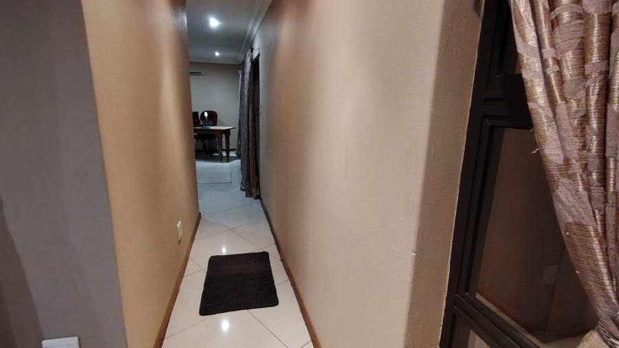 4 Bedroom Property for Sale in Rooihuiskraal North Gauteng