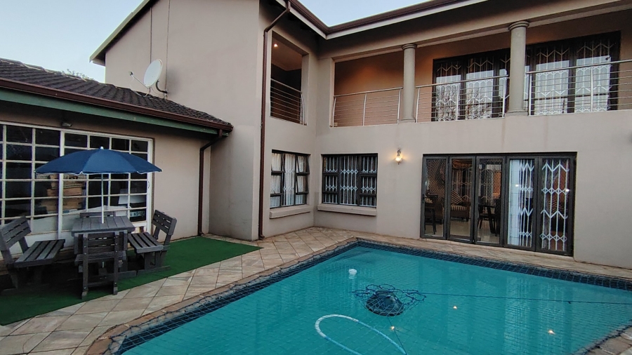 4 Bedroom Property for Sale in Rooihuiskraal North Gauteng