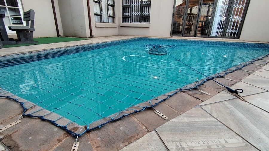 4 Bedroom Property for Sale in Rooihuiskraal North Gauteng