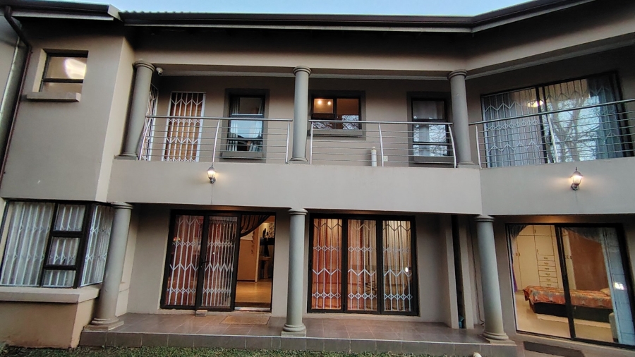 4 Bedroom Property for Sale in Rooihuiskraal North Gauteng