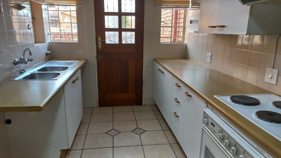 To Let 3 Bedroom Property for Rent in Ridgeway Gauteng