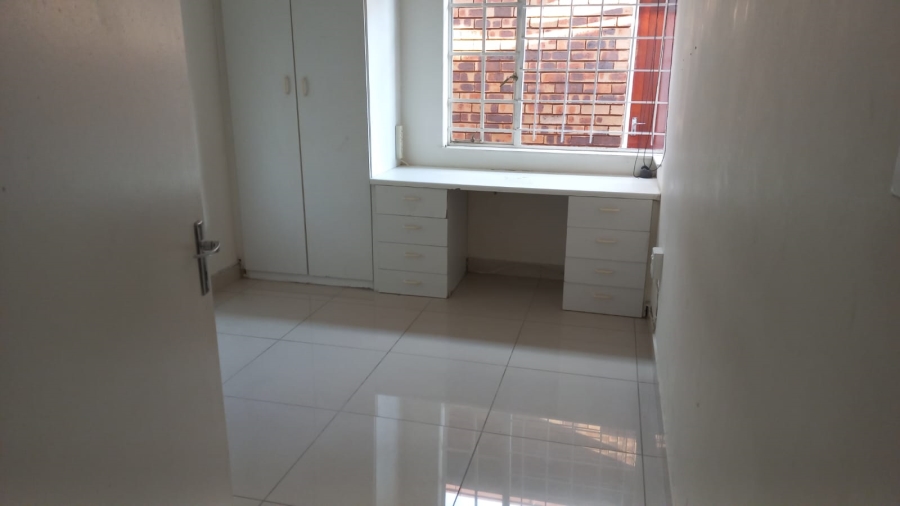 To Let 3 Bedroom Property for Rent in Ridgeway Gauteng