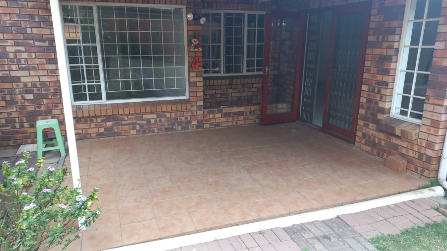 To Let 3 Bedroom Property for Rent in Ridgeway Gauteng