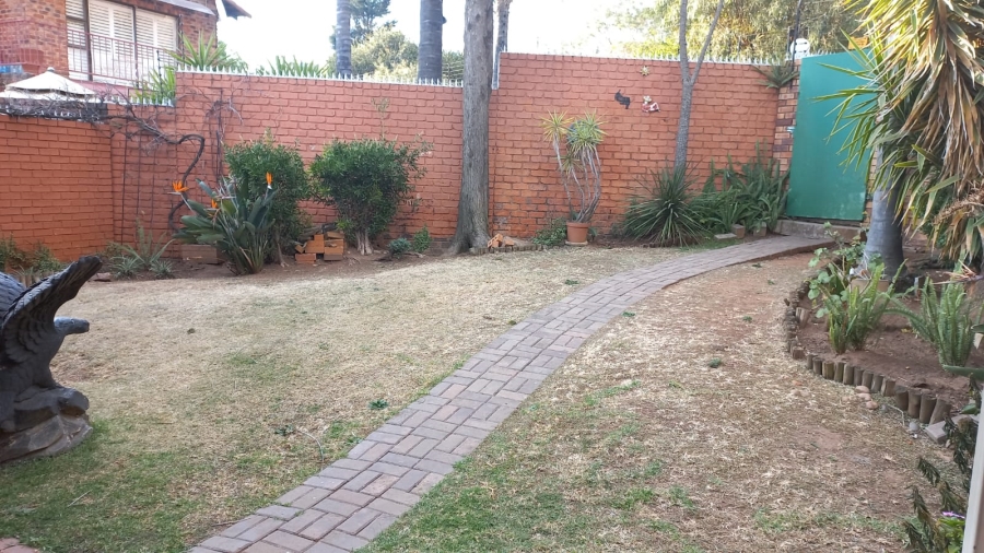 To Let 3 Bedroom Property for Rent in Ridgeway Gauteng
