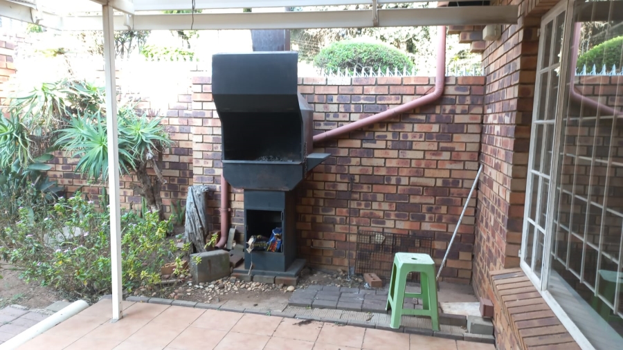 To Let 3 Bedroom Property for Rent in Ridgeway Gauteng
