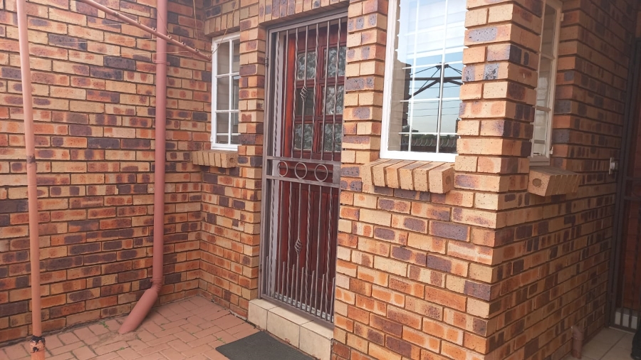 To Let 3 Bedroom Property for Rent in Ridgeway Gauteng