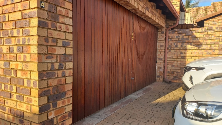 To Let 3 Bedroom Property for Rent in Ridgeway Gauteng