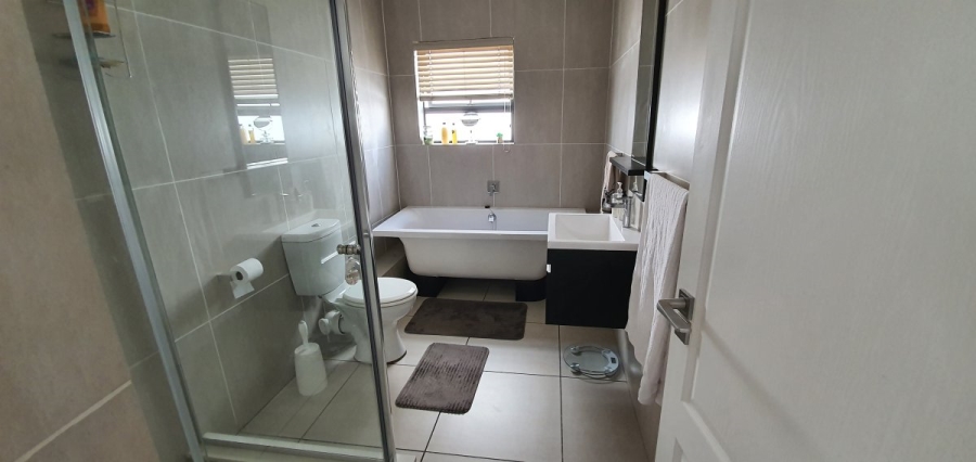 2 Bedroom Property for Sale in Greenstone Ridge Gauteng