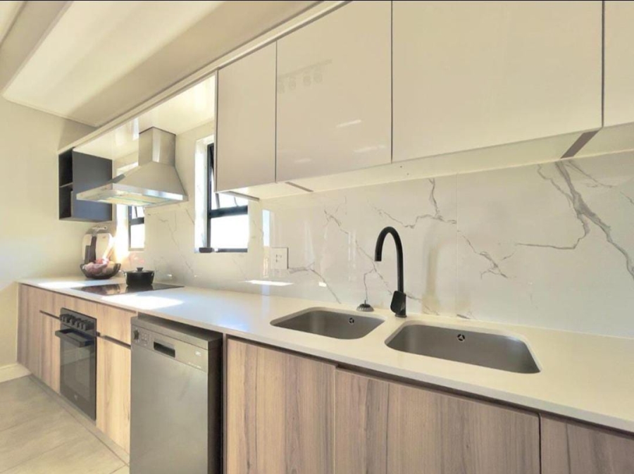 To Let 2 Bedroom Property for Rent in Waterfall Gauteng