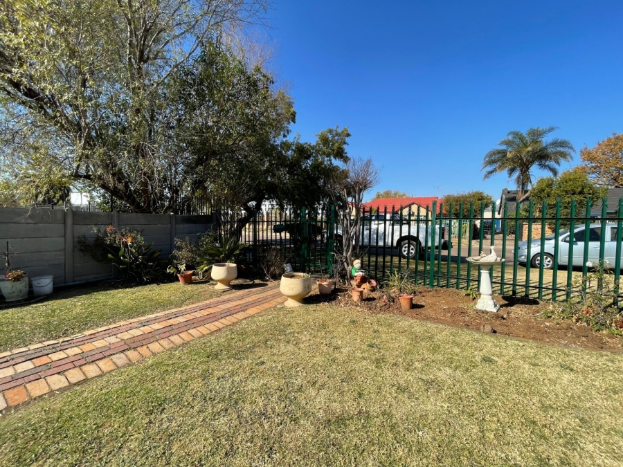 3 Bedroom Property for Sale in New Redruth Gauteng