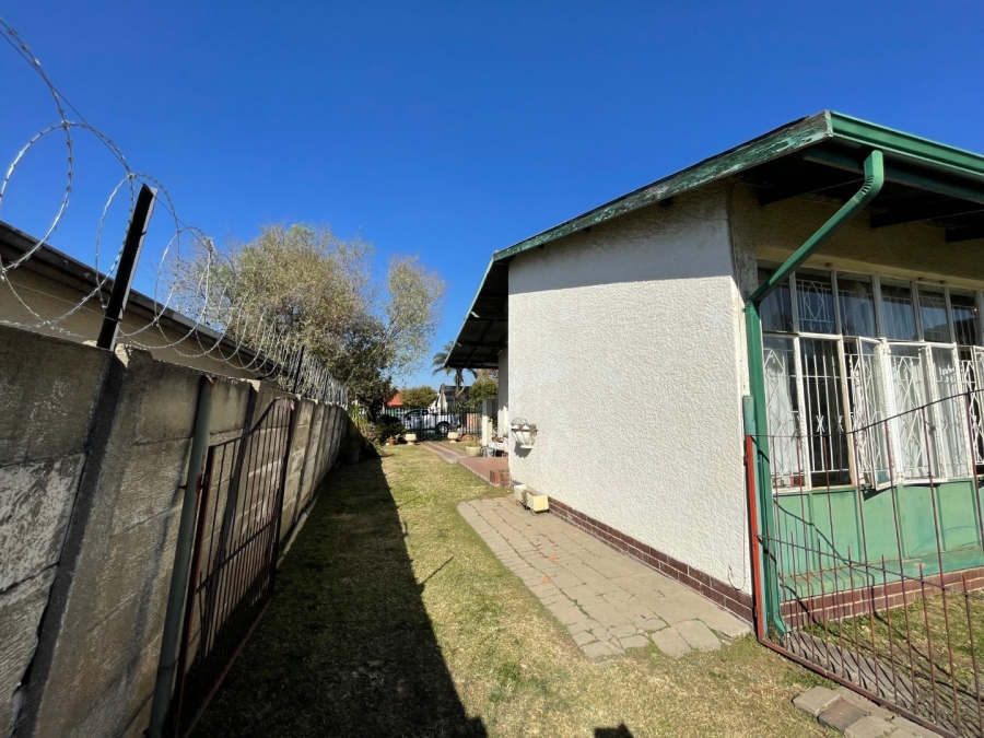 3 Bedroom Property for Sale in New Redruth Gauteng