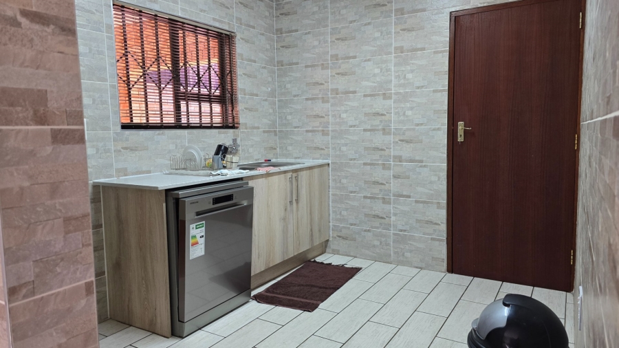 4 Bedroom Property for Sale in New Redruth Gauteng