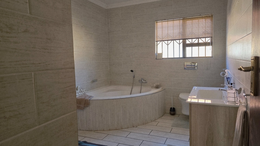 4 Bedroom Property for Sale in New Redruth Gauteng