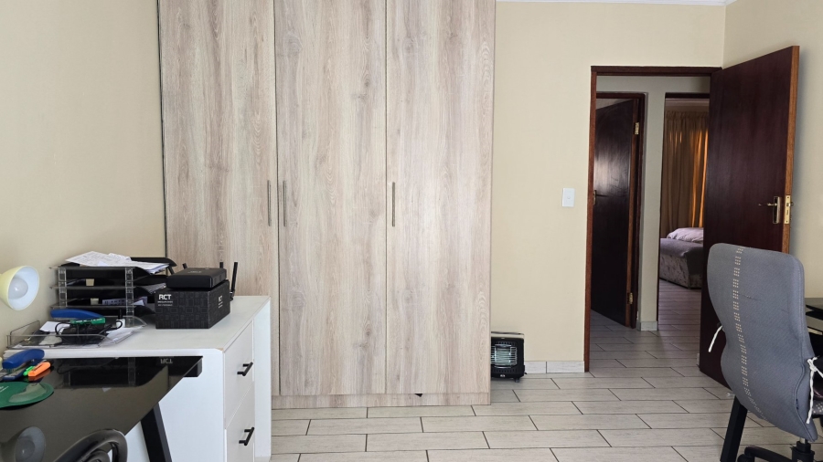 4 Bedroom Property for Sale in New Redruth Gauteng