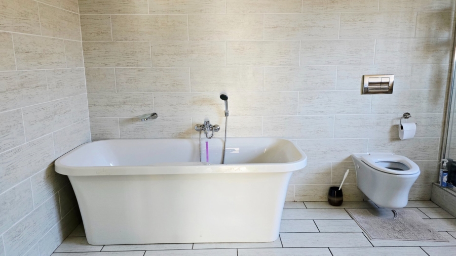 4 Bedroom Property for Sale in New Redruth Gauteng