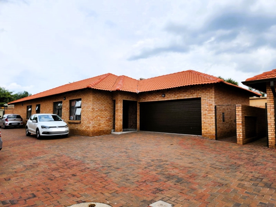 4 Bedroom Property for Sale in New Redruth Gauteng
