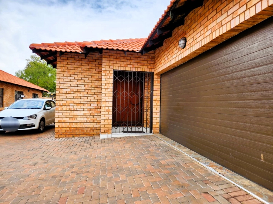 4 Bedroom Property for Sale in New Redruth Gauteng