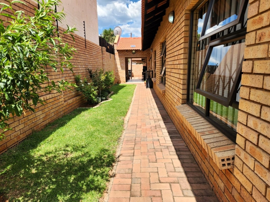 4 Bedroom Property for Sale in New Redruth Gauteng
