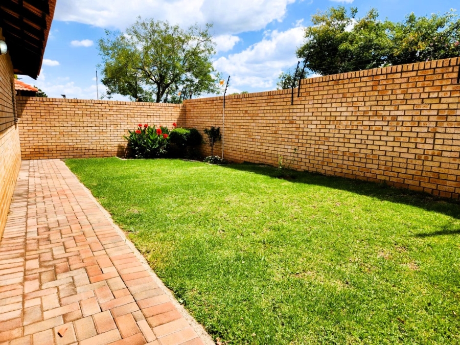 4 Bedroom Property for Sale in New Redruth Gauteng