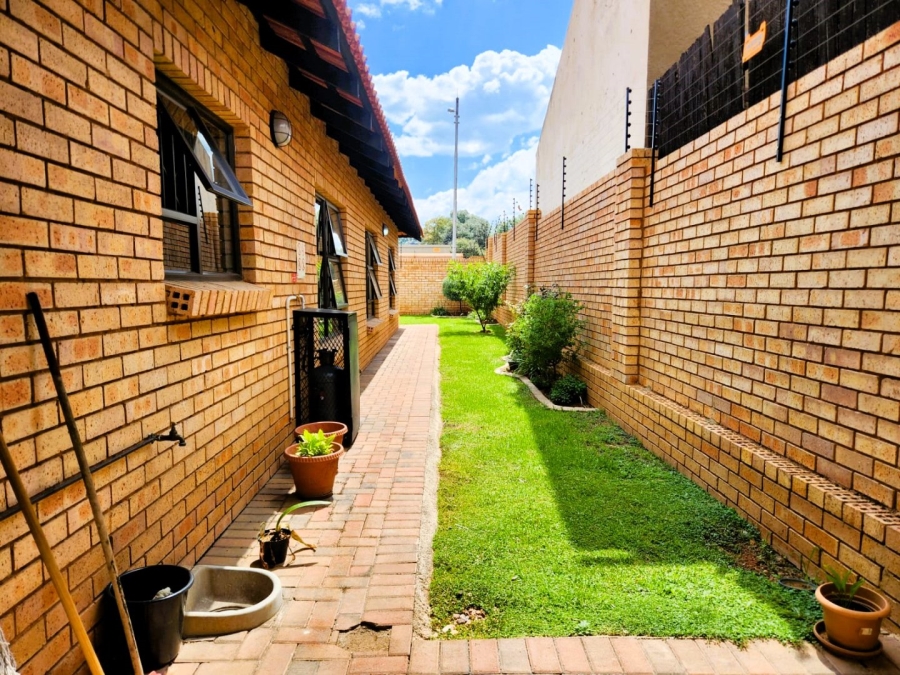4 Bedroom Property for Sale in New Redruth Gauteng