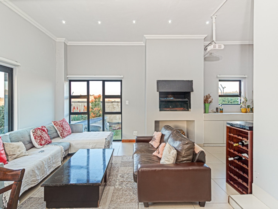 4 Bedroom Property for Sale in Copperleaf Estate Gauteng