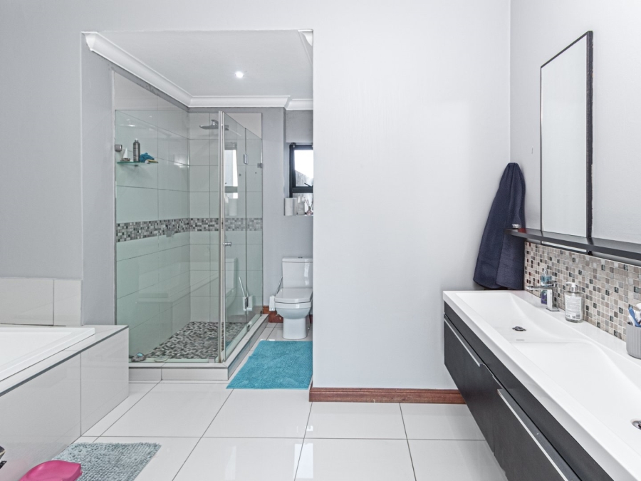 4 Bedroom Property for Sale in Copperleaf Estate Gauteng