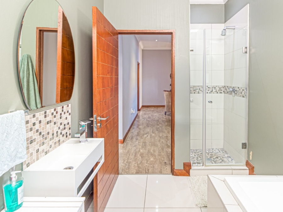 4 Bedroom Property for Sale in Copperleaf Estate Gauteng