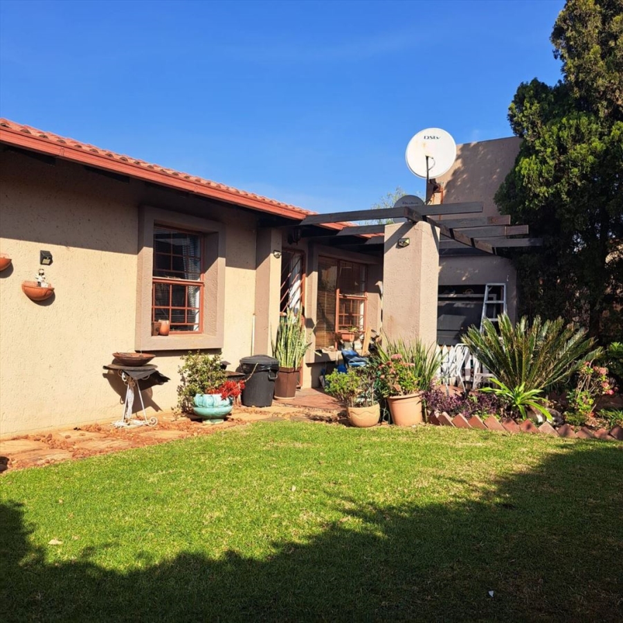 2 Bedroom Property for Sale in Lakefield Gauteng