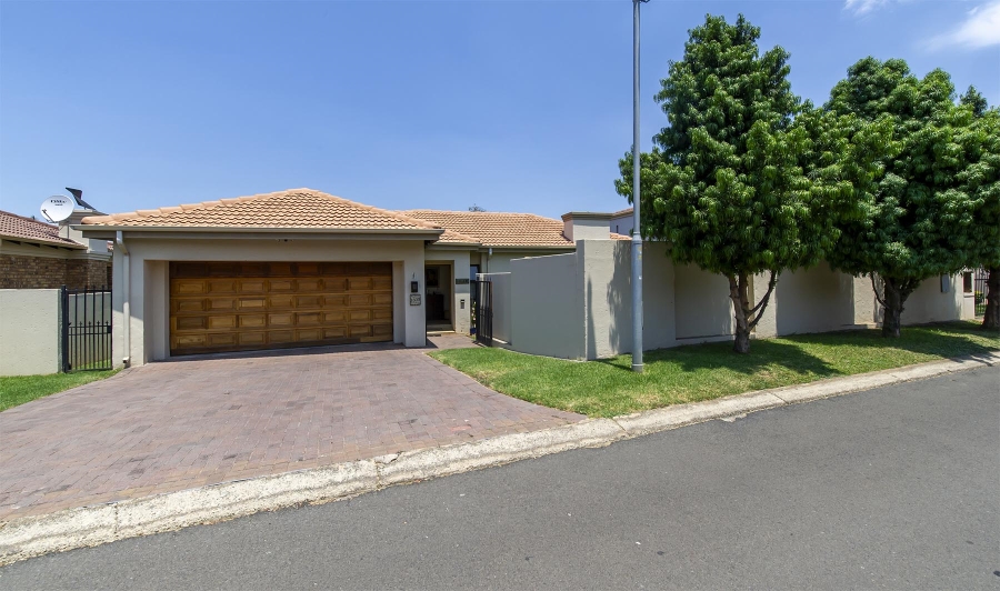 3 Bedroom Property for Sale in Greenstone Hill Gauteng
