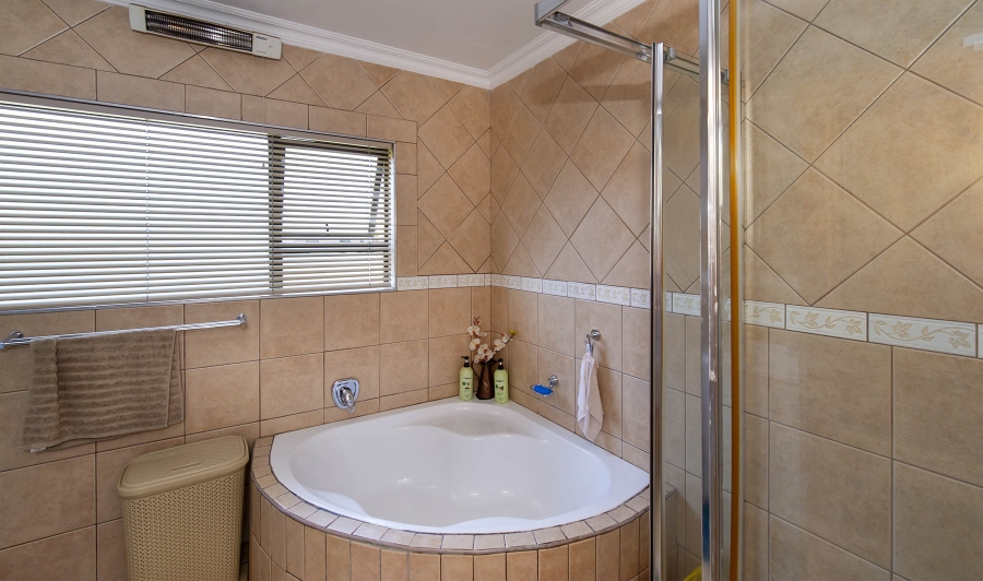 3 Bedroom Property for Sale in Greenstone Hill Gauteng
