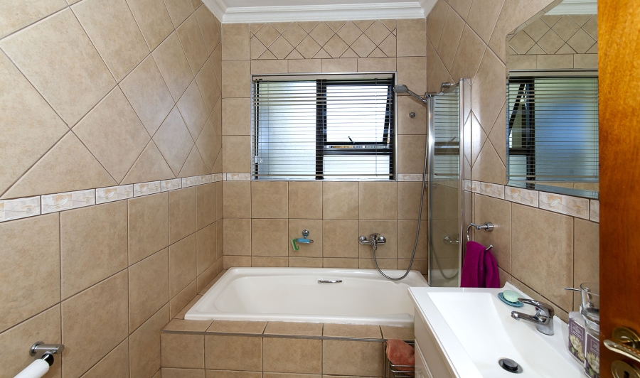 3 Bedroom Property for Sale in Greenstone Hill Gauteng