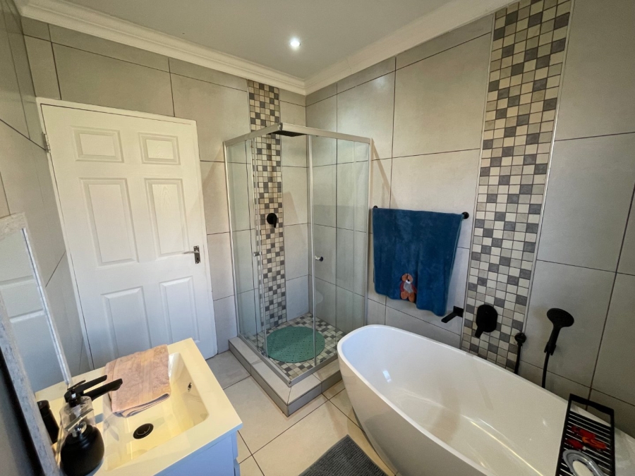 3 Bedroom Property for Sale in New Redruth Gauteng