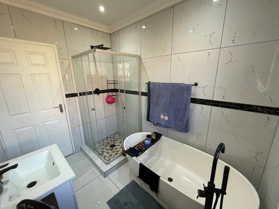 3 Bedroom Property for Sale in New Redruth Gauteng