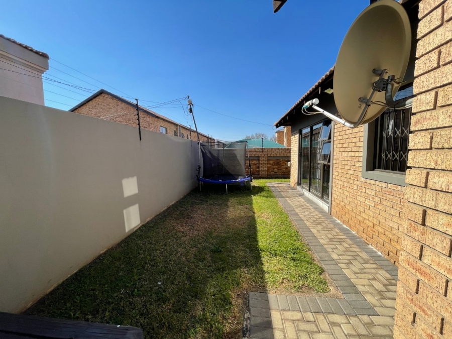 3 Bedroom Property for Sale in New Redruth Gauteng