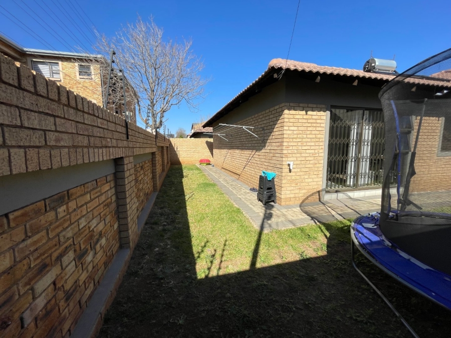 3 Bedroom Property for Sale in New Redruth Gauteng