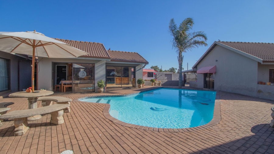 3 Bedroom Property for Sale in Selcourt Gauteng